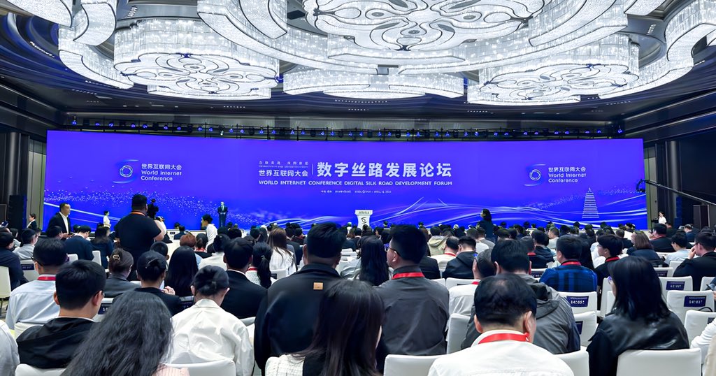 🌐 World Internet Conference Digital Silk Road Forum in Xi'an: Uniting nations for digital connectivity and economic prosperity. #inxian #respectablexian #DigitalSilkRoad #ConnectivityForAll 🚀