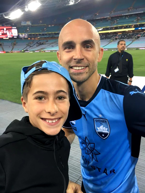 A proper Sky Blue fan with a proper Sky Blue legend 🔷 #SydneyIsSkyBlue