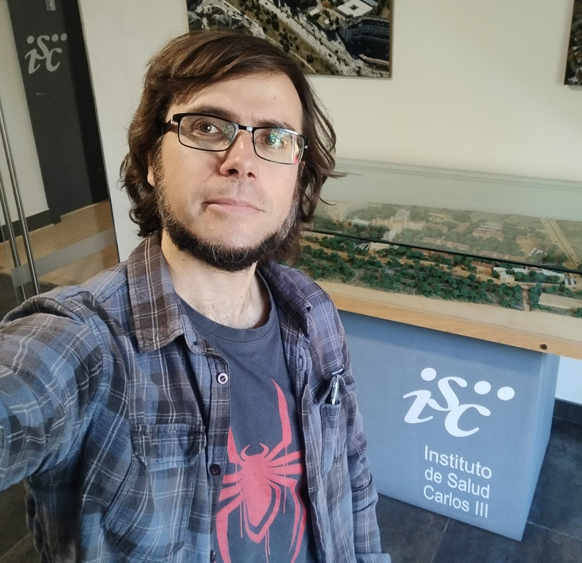 Jose A. Plaza (@plaza_bickle) on Twitter photo Hoy cumplo 5 años en el <a href="/SaludISCIII/">Instituto de Salud Carlos III (ISCIII)</a>. Tempus fugit. Periodista metido en comunicación aún lo pasa bien en el curro y disfruta con la gente por el camino. ¿Se puede pedir más? Sí, claro: No más pandemias y un pelín menos de curro 😅
2019 👇 2024 👇 Hoy cumplo 5 años en el <a href="/SaludISCIII/">Instituto de Salud Carlos III (ISCIII)</a>. Tempus fugit. Periodista metido en comunicación aún lo pasa bien en el curro y disfruta con la gente por el camino. ¿Se puede pedir más? Sí, claro: No más pandemias y un pelín menos de curro 😅
2019 👇 2024 👇