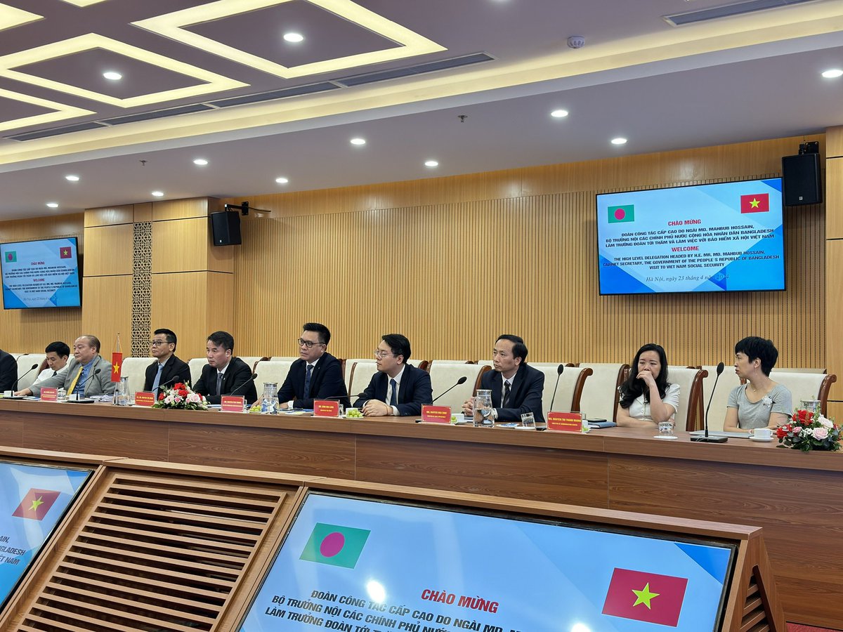 AnowarulHaq's tweet photo. 40% population covered by social insurance and 93% under medical insurance in Viet Nam. A high-level GoB Mission, led by honorable Cabinet Secretary met with Viet Nam Social Security to learn from their system. #UNDP_BD excited to be part of this mission #SocialProtection #NSSS https://t.co/TOm0hMy9Ya