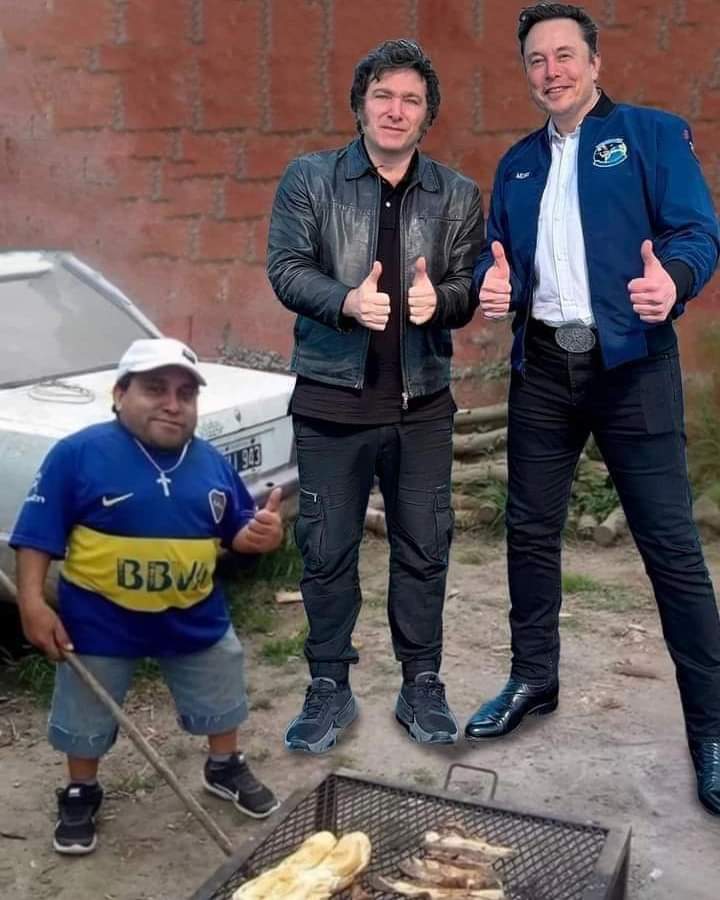 MaximlianoMart3's tweet photo. Hola muy buenos días gente linda. Recién veo esta foto Sean más creativos chicos. cuando editan mis fotos ponga gente con buena onda😁aguante💪la educación pública y la #Universidad @JMilei no tengo nada contra usted pero debería replantearse algunas medidas que está tomando 🤔 https://t.co/xzctVIs3bv