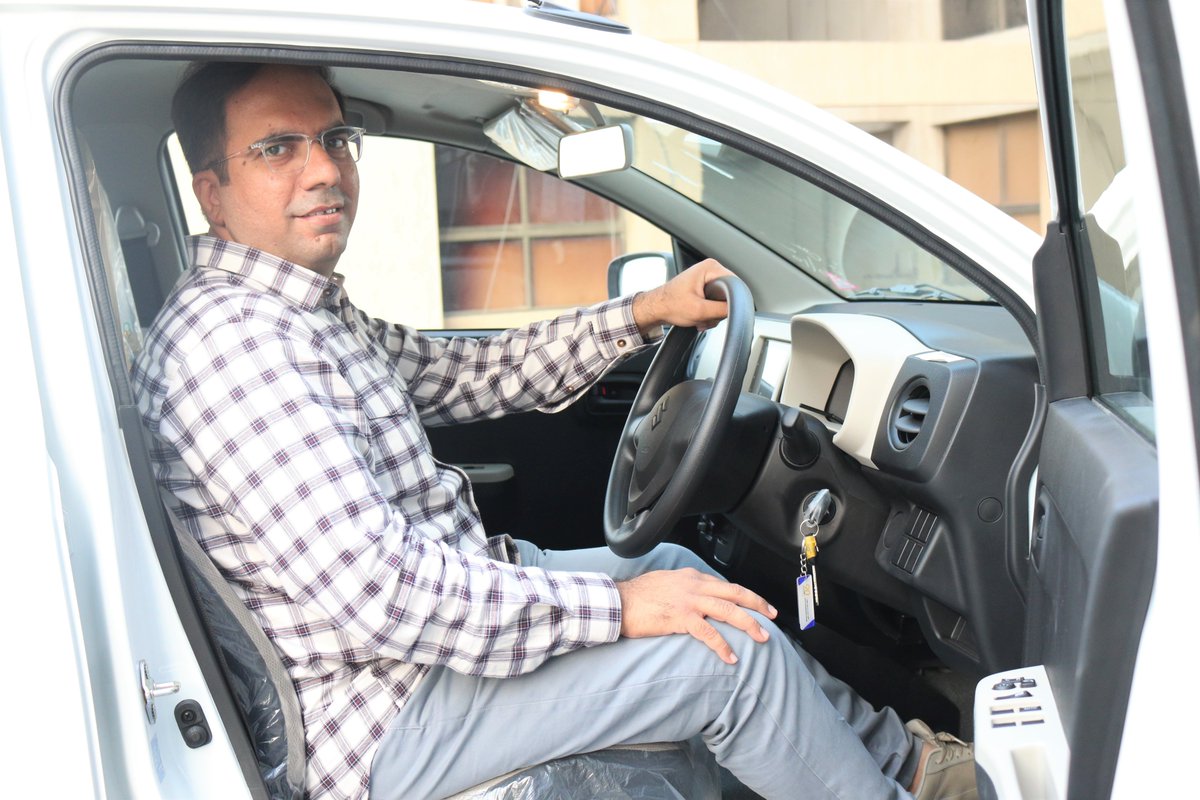 Congratulations to our teammate Asad Feroz for cruising into a new chapter with his brand-new ride from our splendid 10Pearls Dream Wheels program! 🌟 Here's to countless miles of success and excitement ahead!🚗

#10PearlsDreamWheels #10PearlsPakistan
