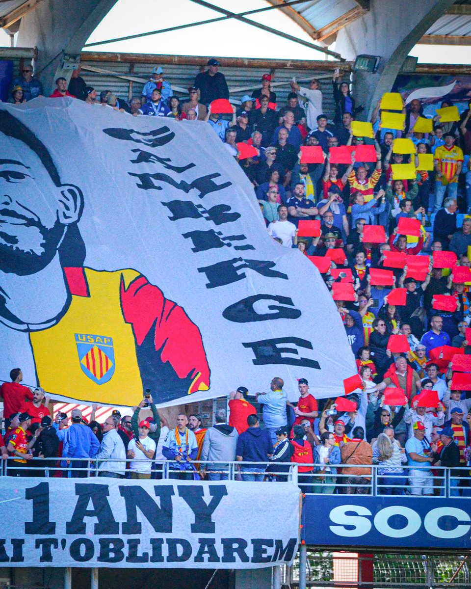 usap_officiel's tweet photo. 𝐀 𝐣𝐚𝐦𝐚𝐢𝐬 𝐎𝐥𝐲𝐦𝐩𝐢𝐞𝐧 &amp; 𝐁𝐚𝐫𝐫𝐞𝐭𝐢𝐧𝐞𝐬 🖤
 
Près de 5️⃣0️⃣ supporters de l’@olympiquedemarseille étaient présents à Aimé Giral samedi pour rendre hommage à Laurent « Gamberge », abonné aux Dodgers et à la Penya Les Barretines 🕊️

#USAP #OM https://t.co/PDT8vLzak6