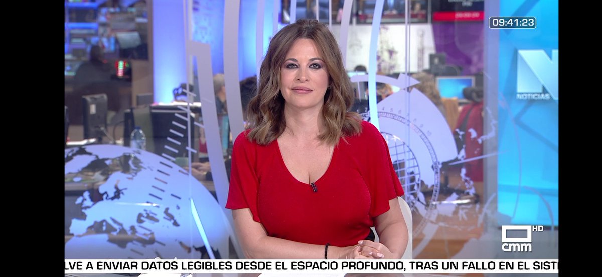 Espectácular #CLMDespierta de este miércoles @Cris__Medina eres increíble, el mundo aprende de una leyenda y mito de la televisión y esa sonrisa mañanera que da esa vitalidad para todo el día!! 👏👏❤️🤗😘🥰👏🙂