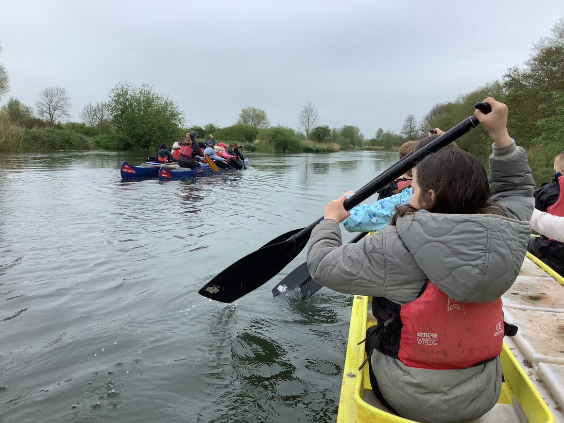 DeffordSchool's tweet photo. Oak class had a great day Bell-boating despite the rain ... https://t.co/D5bd4cXD59