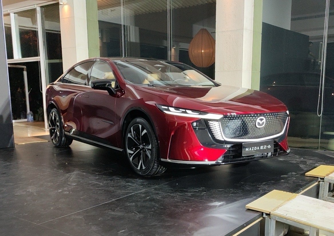DriveGreen80167's tweet photo. The official images of the Mazda EZ6 have arrived!
#MazdaEZ6 #OfficialImages #CarNews #NewRelease #Automotive #SpyPhoto #SneakPeek #CarDesign https://t.co/9y7GR3vGrK