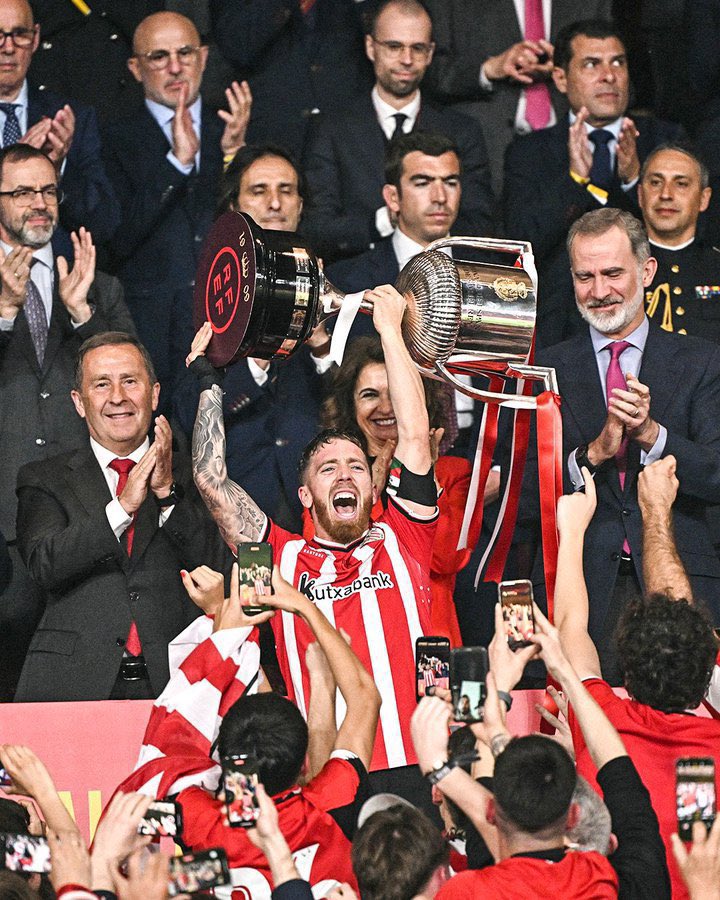 En la victoria y en la derrota, siempre has representado fielmente los valores del club del que me enamoré.

 Tú has sido el <a href="/AthleticClub/">Athletic Club</a>.