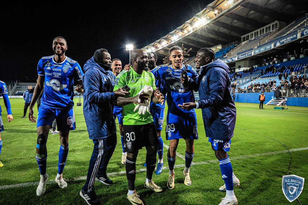 SCBastia's tweet photo. #SCBUSC | 2️⃣-0️⃣
I ritratti 📸 ⚪️🔵
© @Alex_Negroni_2B https://t.co/Q0sZa253fJ