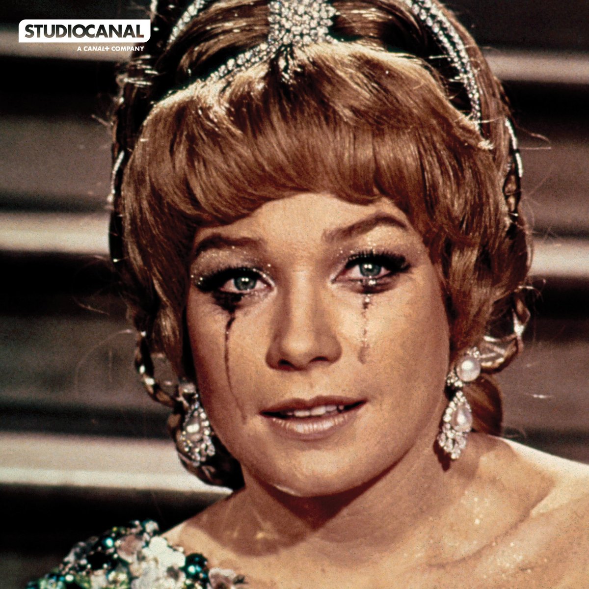 🎂 Très joyeux anniversaire Shirley McLaine (90 ans) ! (Re)découvrez cette actrice de légende dans SEPT FOIS FEMME de Vittorio De Sica où elle incarne différentes femmes dans sept sketchs. Disponible à la location sur CANAL VOD.