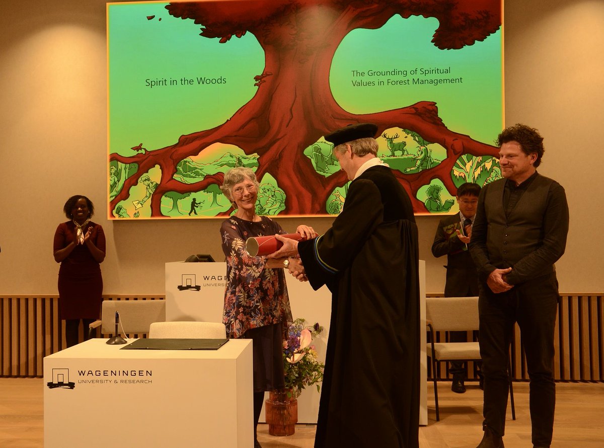 Congrats to our FNP colleague @cathriendepater, who defended her PhD thesis last week! According to her supervisor @BasVerschuuren her work 'is making waves that will have significant ripple effects across disciplines such as forestry, religious studies and conservation science!'