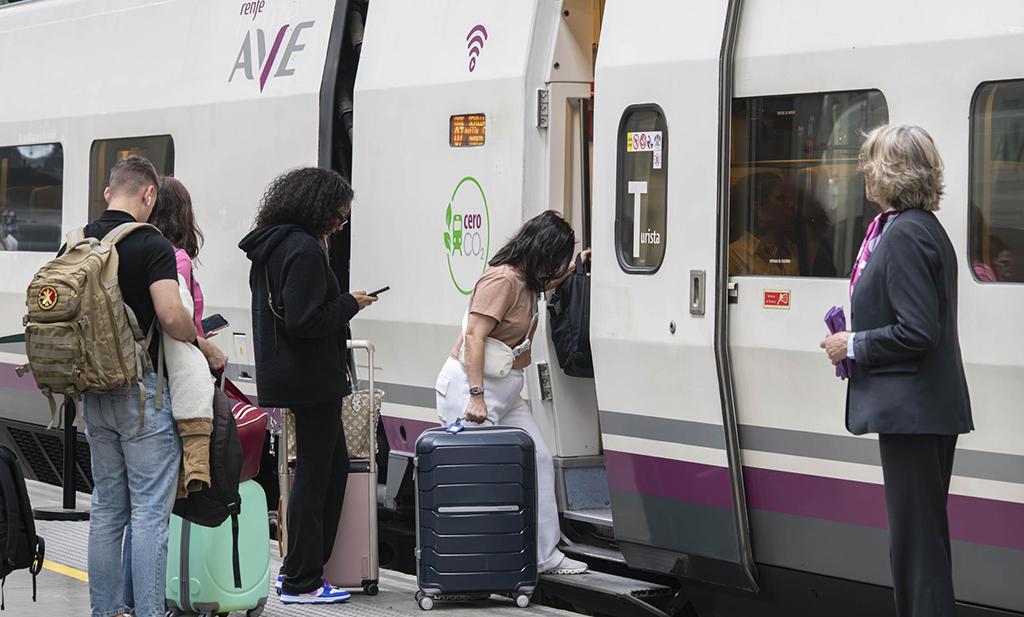 El AVE Madrid-Sevilla supera los 90 millones de viajeros en sus 32 años de servicio ➡️agenttravel.es/noticia-053901…
