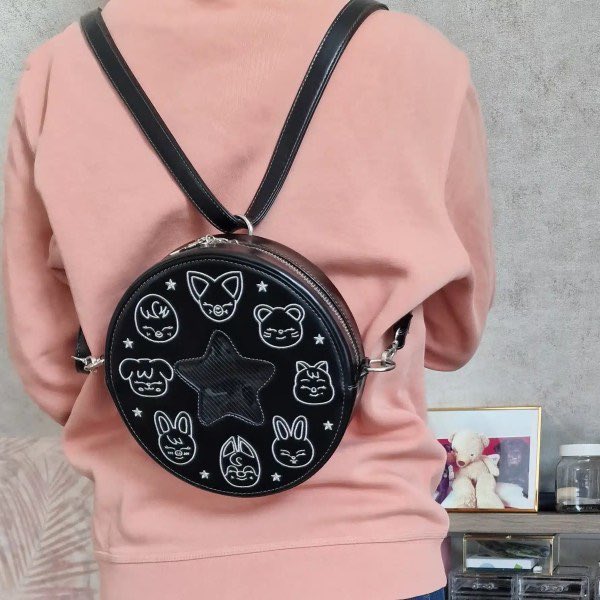 77fairy_'s tweet photo. 🌟 Exciting Announcement: [PRE-ORDER] STARZOO Bag! 🌟
@hufflemoon
✨https://t.co/3ULQ8SbO20
Elevate your style with our Black vegan leather bag featuring silver embroidery inspired by Stray Kids SKZoos. Be part of the exclusive pre-order group and enjoy fabulous benefits! https://t.co/RRtpgiOFPc
