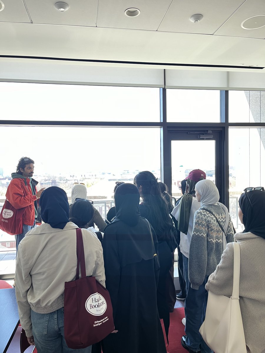 Two @MulberryTH Year 12 students are currently being mentored by @Harvard student Umar - and we were thrilled to meet him in person! Umar arranged a very special personal tour of the Harvard faculties, a visit to the telescope, an academic lecture and more!