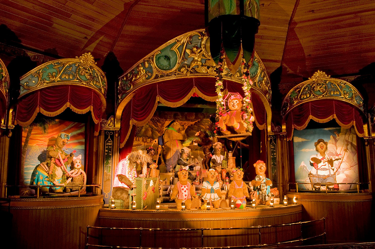 TDR_PR's tweet photo. 💡ニュース💡

東京ディズニーリゾートでは、7月2日～9月18日の期間、夏らしいびしょ濡れになって楽しめるさまざまなプログラムを実施するほか、夏に活躍するグッズや暑い夏にぴったりのひんやりメニューなどを販売します。

くわしくはこちら
https://t.co/uXhGlCr1Vf https://t.co/UZ2IUa3WxJ