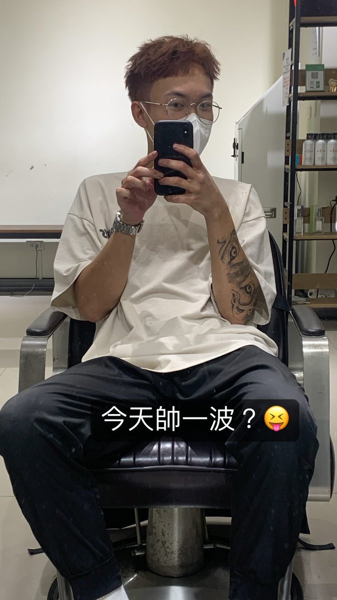 今天帥一波❤️

#新竹髮型師 #強迫症 #團購 #日用品 #零食 #新竹 #竹北 #店長