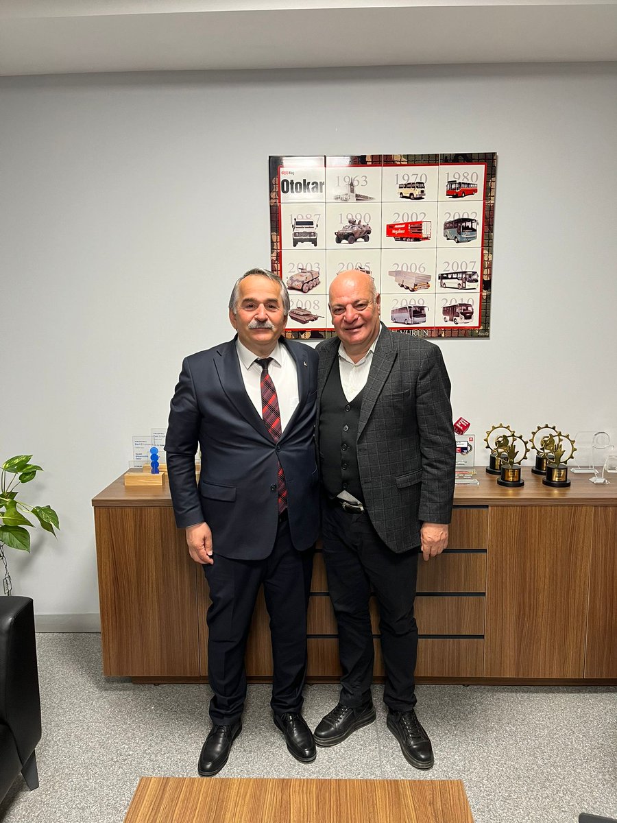 Otokar Fabrikası İnsan Kaynakları Müdürü Berent Ergin'i ziyaret ettik.
Emeklilik kararı alan sayın müdürümüze bundan sonraki hayatında sağlıklı, mutlu ve huzur dolu bir hayat diliyorum.