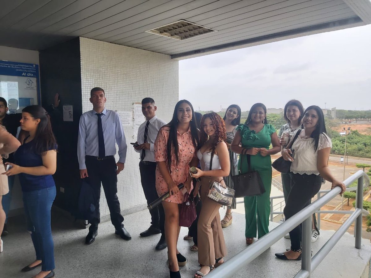 Así nos preparamos para el acto de grado en el <a href="/TeatroBaralt/">Teatro Baralt</a> de <a href="/LUZadn/">LUZ AdN</a> <a href="/SecretariaLUZ/">Secretaría de LUZ</a> del día de hoy💚🇻🇪🫶🏻