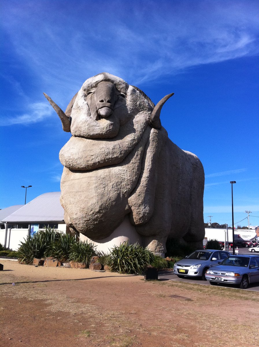 More big things from our Oceania episode – the Big Merino, Goulburn, New South Wales.

links: linktr.ee/hhepodcast

#hhepodcast #oceania #cooksvoyage #mindthegap #Australia 

By Moondyne - Own work, CC BY-SA 3.0, commons.wikimedia.org/w/index.php?cu…