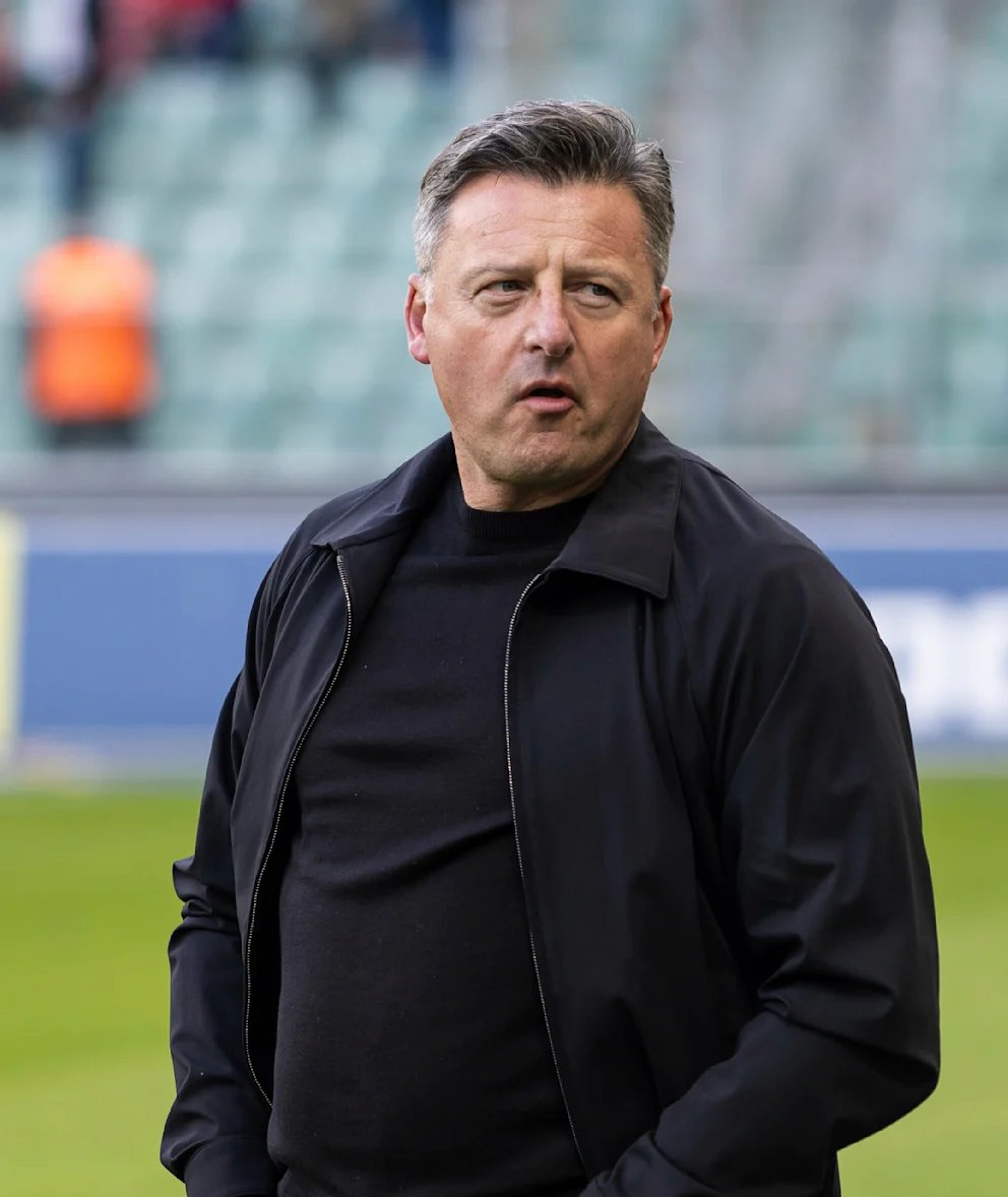 V_WESTEND's tweet photo. Investor 777 hat zwei Trainer auf dem Zettel. Markus Gisdol und Kosta Runjaic. #HaHoHe & Vorwärts Westend! https://t.co/LW5J6VVcGf