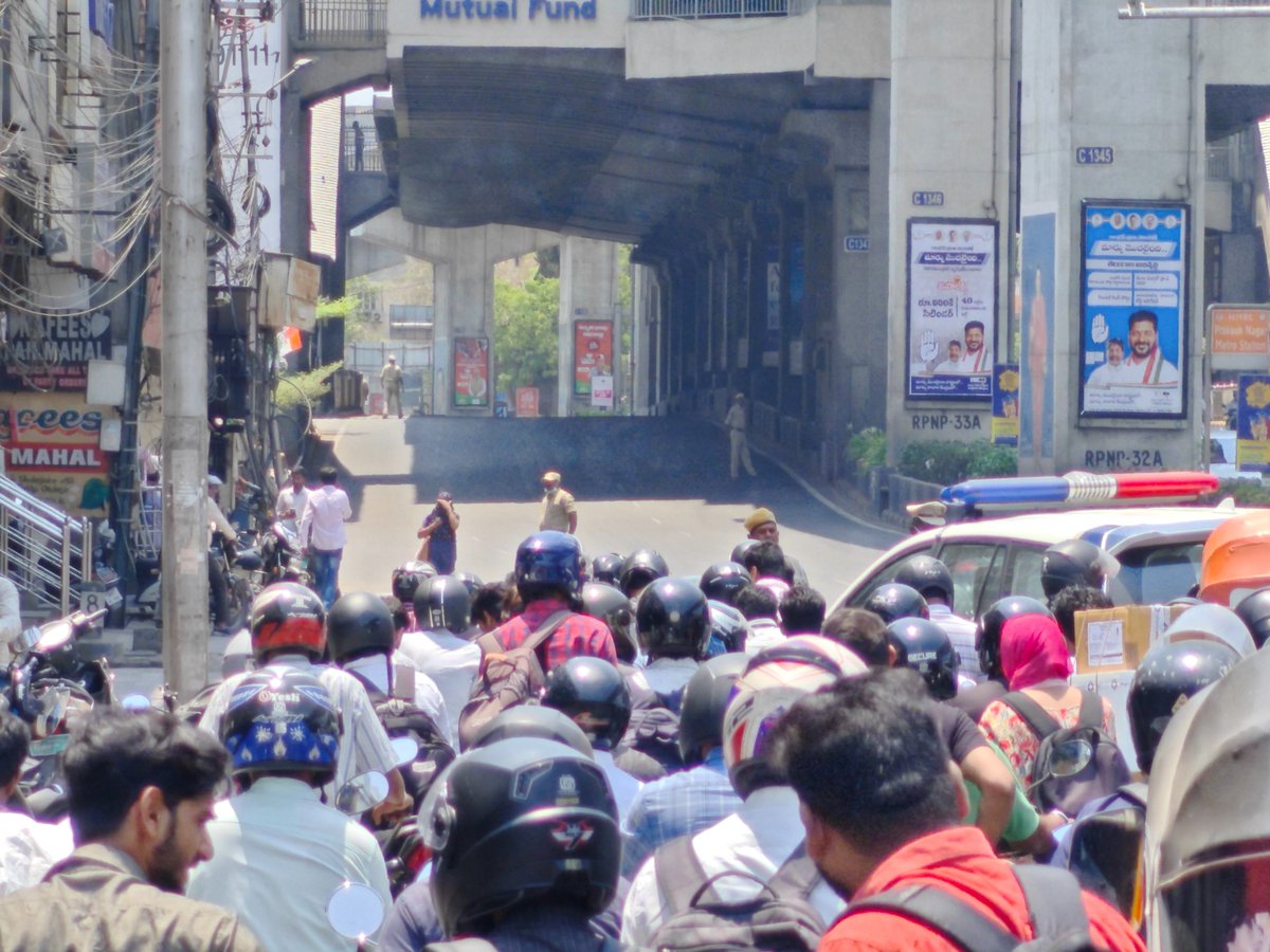 Here #Hyderabad This happened due to CM Revanth going for the nomination or Danam Nagender. Could not have chosen overs time during peak traffic hours.