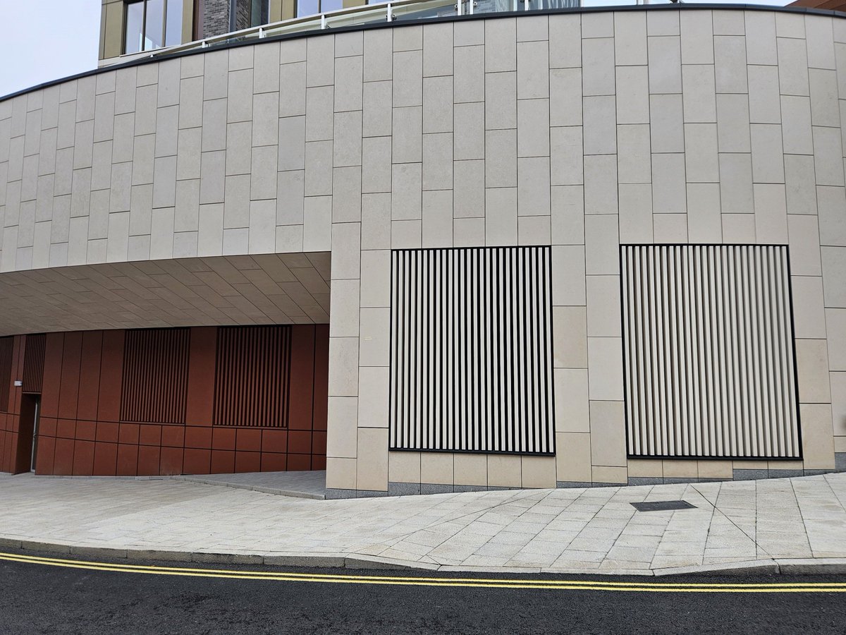 At Stockport Interchange we were contracted by @WillmottDixon to deliver the facade package for the Interchange. Part of our scope was to design, supply and install the @AlterEgofacades Limestone rainscreen cladding to various locations around the Interchange #stockport