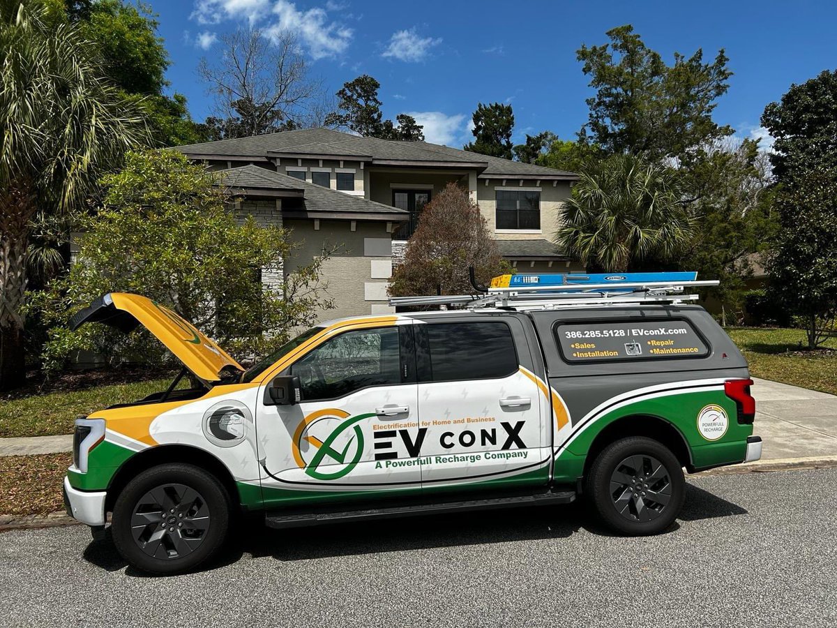 PowerfullRecha1's tweet photo. Anyone else get asked if they need help when they have the 'Frunk' open? 

Our EVconX team sent us this question over so of course we had to ask you...

#Frunk #PowerfullRecharge #EVCharging #Florida #ElectricVehicles #EVFlorida #EVCommunity https://t.co/zkNSjxo7pg