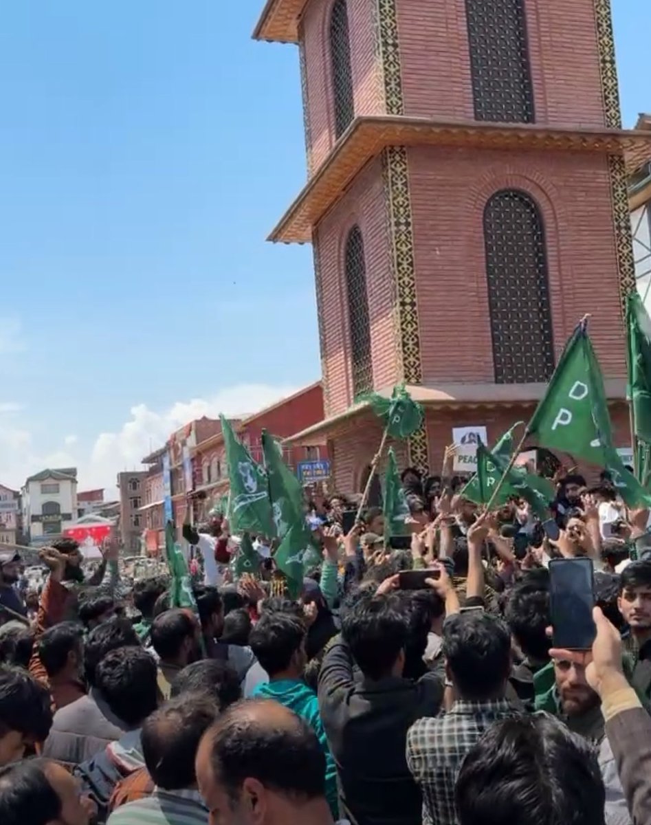 Flood of @parawahid ‘s supporters at lalchowk ghanta ghar , Vote for voice
