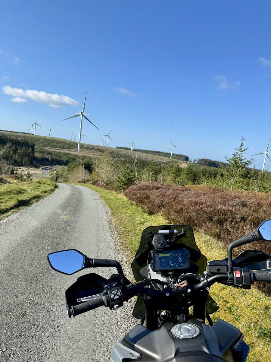 When you catch an evening like this in April, there’s only one thing to do 🏍️💨 🏴󠁧󠁢󠁷󠁬󠁳󠁿