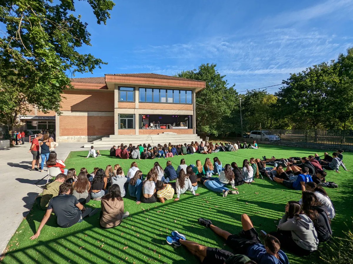 Gaur Altsasu BHI Institututik zuzenean ari gara. Mugituz! kanpainaren berri ematen ari gara elkarrekin.
107.3 FM edo guaixe.eus
Orain Iñaki Mundiñano, zuzendaria hizketan izan da eta Yoli Mazkiaran, irakaslea eta egunero bizikletan etortzen dena hizketan ari da.