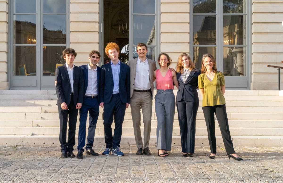 🏆 Bravo à l'équipe de l'ENS @psl_univ qui a remporté le tournoi @FrDebatingAsso face à @telecomparis à l'hôtel de Lassay ! 🙌