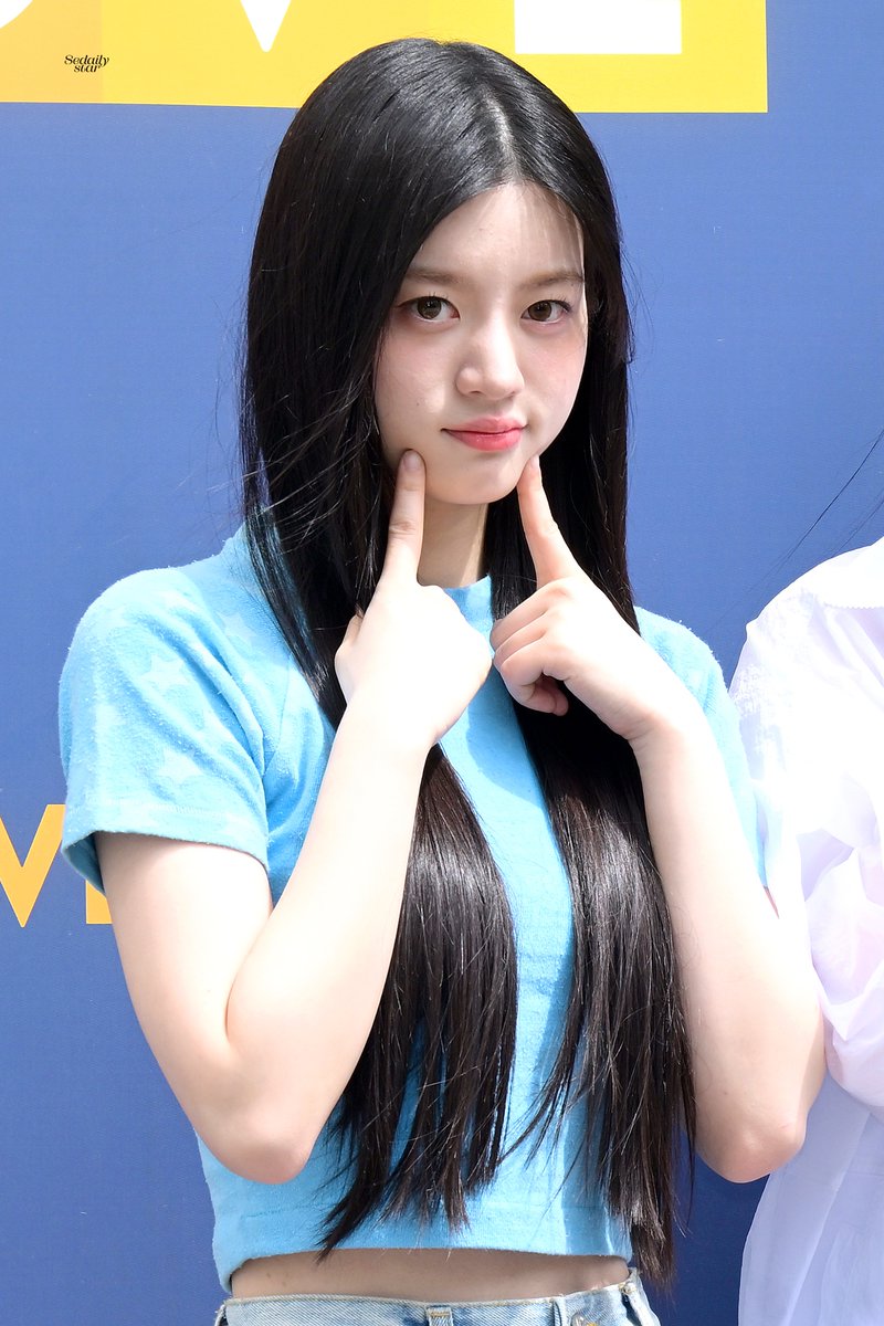 sedaily_star's tweet photo. 240424 컬투쇼 출근길 아일릿 민주

오늘도 아일릿에게 슈퍼 이끌림 ❣️

🔗https://t.co/hJa5jIVdF3

#아일릿 #ILLIT
#SUPER_REAL_ME
#민주 #MINJU https://t.co/MLCRtR93ru