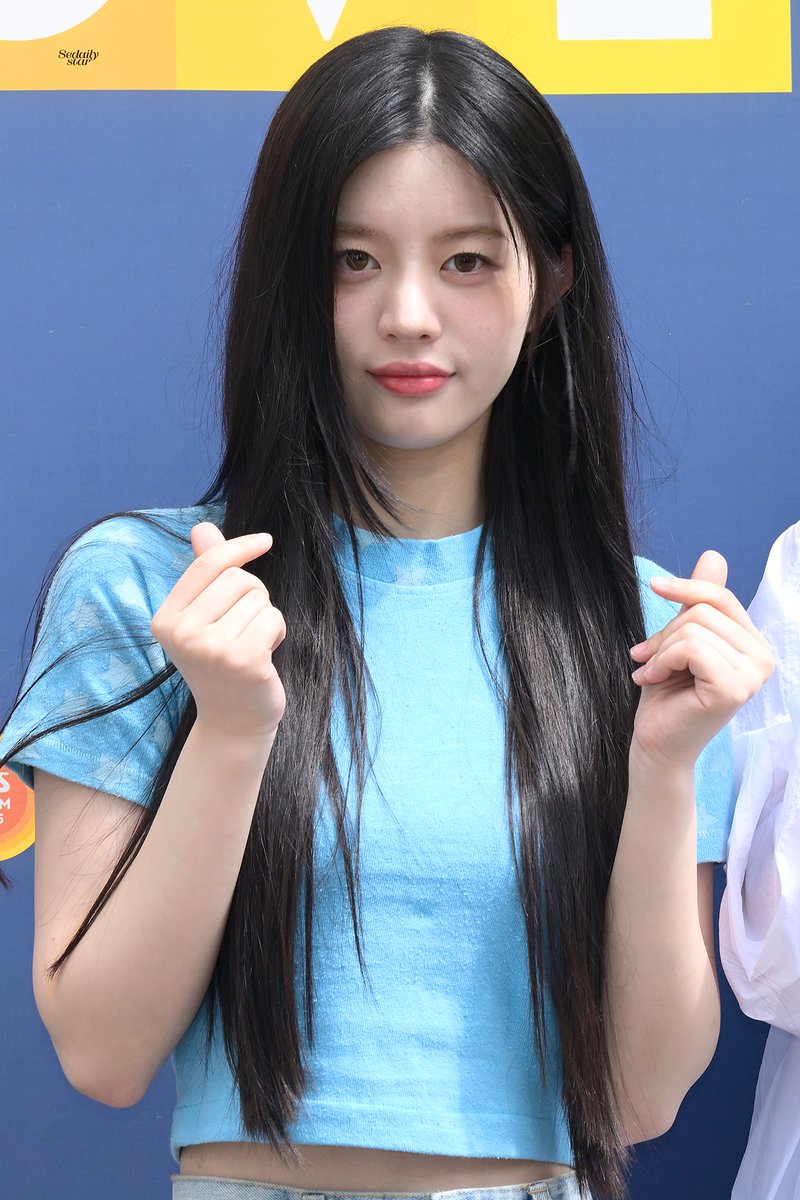 sedaily_star's tweet photo. 240424 컬투쇼 출근길 아일릿 민주

오늘도 아일릿에게 슈퍼 이끌림 ❣️

🔗https://t.co/hJa5jIVdF3

#아일릿 #ILLIT
#SUPER_REAL_ME
#민주 #MINJU https://t.co/MLCRtR93ru