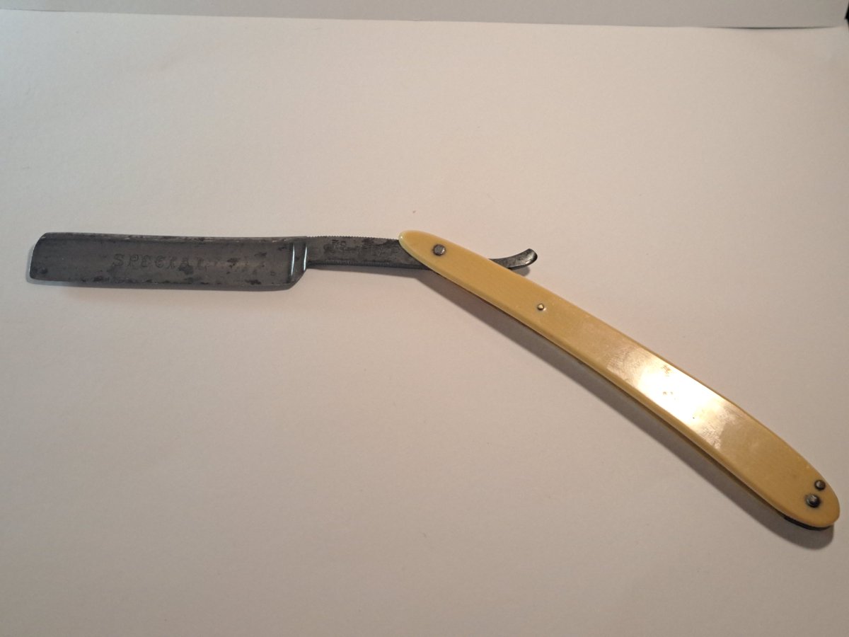 Yes, to those who guessed correctly this item is a cut throat razor! Well done! gosportheritage.co.uk/mystery-object…

#discovergosport #thisisgosport #gosport #HeritageOpenDays #heritage