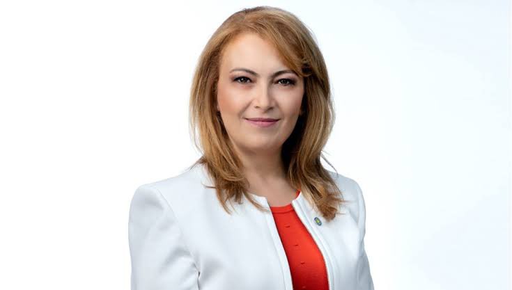 #SONDAKİKA İYİ Parti’den istifa eden Ayşe Sibel Yanıkömeroğlu bugün CHP’ye katılacak. (Altan Sancar)