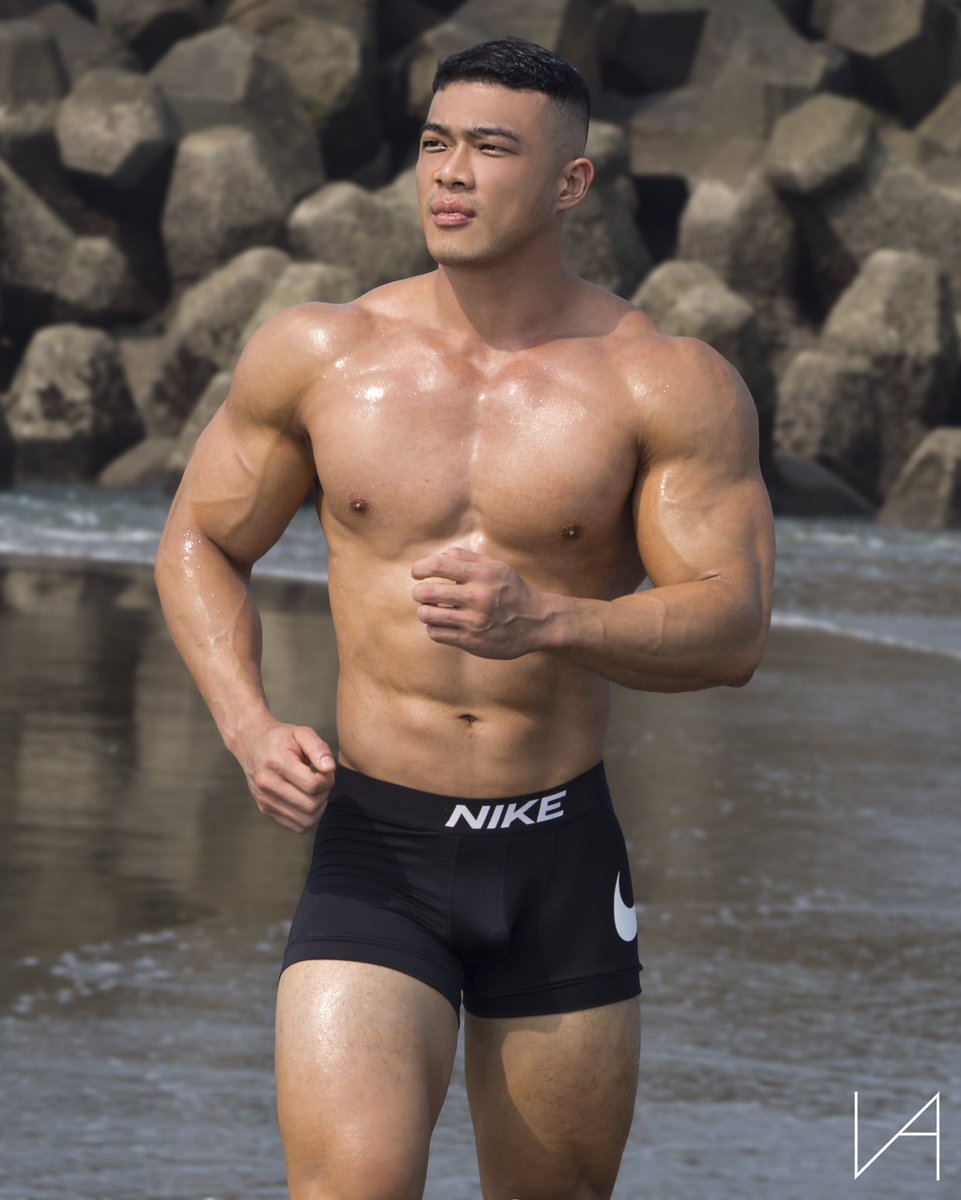 vanvision37's tweet photo. 🌊🌊🌊

model @rancooper_hs 

#malephotography #portrait #portraitphotography #asianmen #malemuscle #malemodel #asianfitnessmodel #男神 #男體 #健身 #教練 #muscle #人像 #猛男 #malebeauty #bodybuilding #健身教練 #教練 #健美 https://t.co/qToXLwOddC