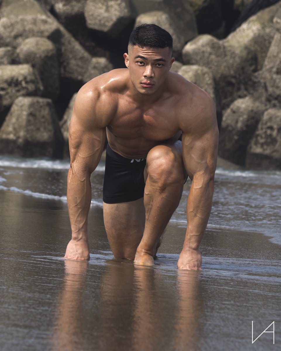 vanvision37's tweet photo. 🌊🌊🌊

model @rancooper_hs 

#malephotography #portrait #portraitphotography #asianmen #malemuscle #malemodel #asianfitnessmodel #男神 #男體 #健身 #教練 #muscle #人像 #猛男 #malebeauty #bodybuilding #健身教練 #教練 #健美 https://t.co/qToXLwOddC