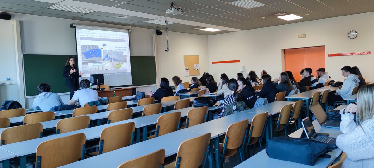 Hoy visitamos @unican en el marco del programa #BackToUniversity con @Irati_Icardo de @EUinmyRegion para acercar Europa a los jóvenes.