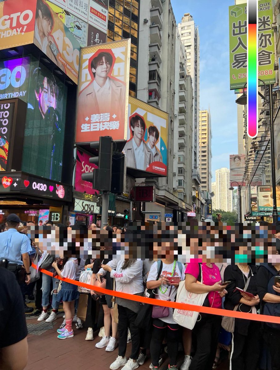 HKLEImagazine's tweet photo. 香港在住の皆様、旅行で来られる皆様へ

4月30日（火）は、Mirrorメンバー姜濤さんのお誕生日。
毎年この日は、銅鑼灣にファンの方々が集まります。
（写真3、4枚目は、昨年4月30日の銅鑼灣の様子です）

今年も混雑が予想されますので、銅鑼灣に行くご予定がある方は気をつけましょう。 https://t.co/xlBO0kVF64