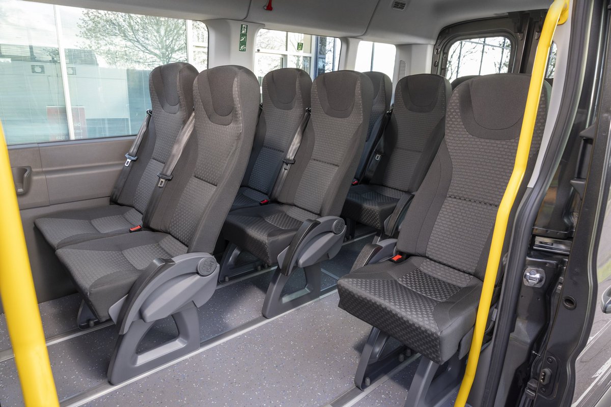 #FordProPolska | Nowy minibus w ofercie #ETransita⚡️ ▪️Minibus może pomieścić do 15 osób i jest oparty na wersji vana E-Transita L3, DMC 4 250 kg, wyposażonej w okna, która została poddana przebudowie w Turcji przez firmę ISRI, specjalizującą się w montażu foteli