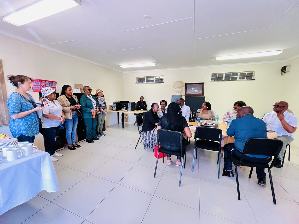 Eunice_Mgcina's tweet photo. πRegion C, Ward 114β¦welcoming the National Public Service and Administration Deputy Minister Dr Chana Pilane- Majake and Senior DPSA Officials.
#WeServeJoburg
#JoburgCares
#Ward114
#imbizo
#dpsa #DevelopmentPlanning #DevPlanCoJ #CoJ #RegionC https://t.co/23BvnyfANq