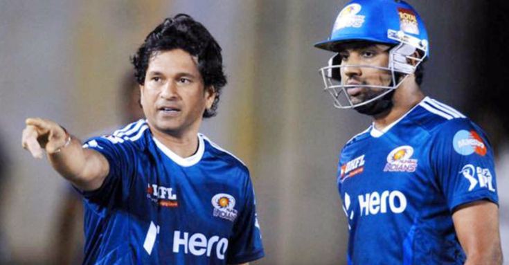 VijayRohitFC's tweet photo. Wishing a Very Happy Birthday to Our Master Blaster @sachin_rt 💙💥

Best Wishes From @actorvijay &amp; @ImRo45 Mutual Fans ☺

#HappyBirthdaySachin https://t.co/E0abpl9oAe