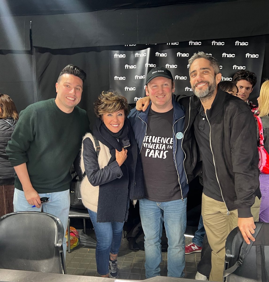 Buenos días! Gran Sant Jordi el que hemos vivido este año! Sobre todo por la tarde me lo pasé genial. Muchas gracias a todos los que vinisteis y aguantasteis las colas! Próxima parada: Bollullos de la Mitación en Sevilla! Buen miércoles!!!