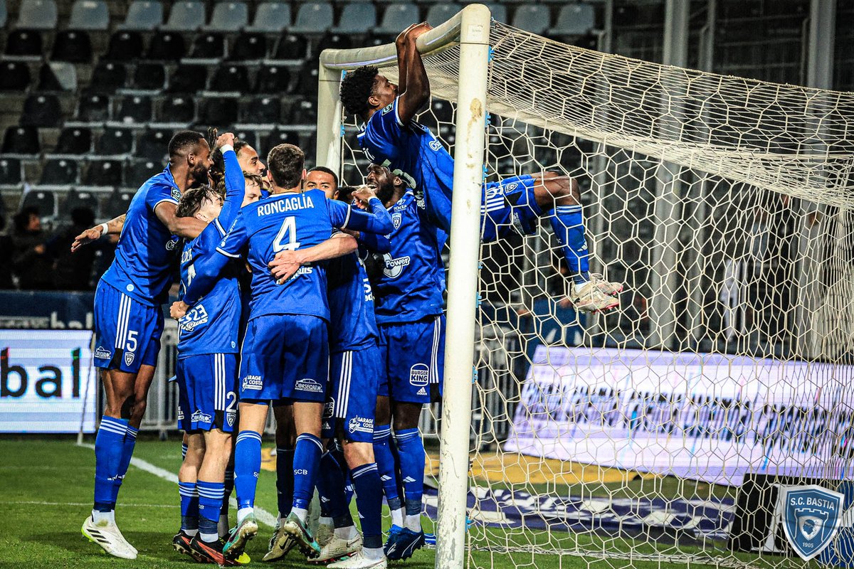 SCBastia's tweet photo. 1️⃣3️⃣ punti in 5️⃣ scontri ! 🔥 📸
Ci svegliemu cù u surrisu sta mane ! 😁 #SCBUSC https://t.co/DhAyoL8Njb