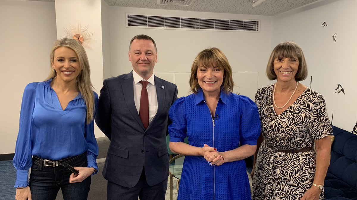 Here’s @LaraLewington and @reallorraine ready with @BottProf and Jean ahead of the show. They’ve taken a fantastic interest in the detail behind this story. Read more about the study here - the full results are due to be shared soon: stsft.nhs.uk/news/latest-ne…