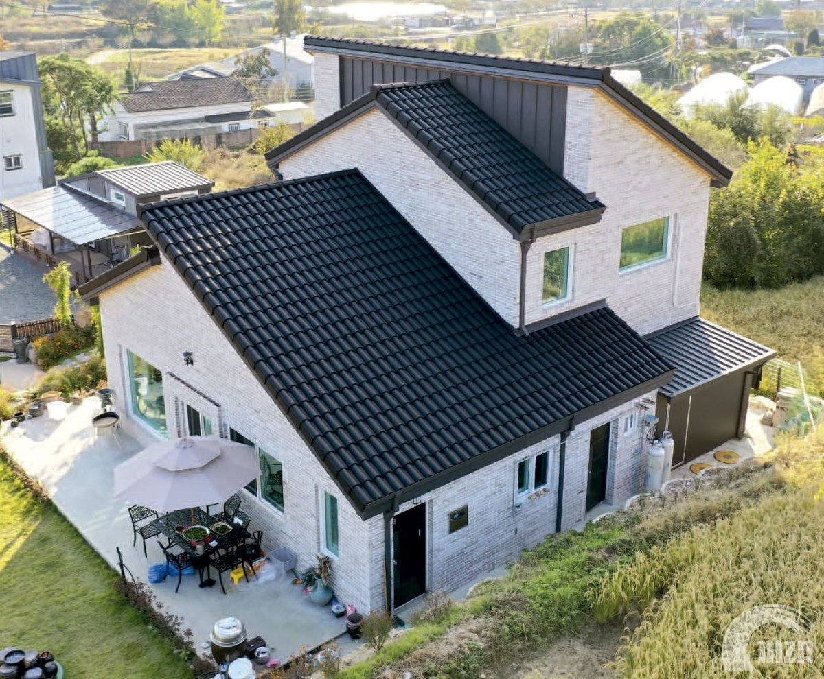 mazarronceramic's tweet photo. Klinker Mixta Mzn:
🔸Alta dureza, durabilidad y resistencia a heladas
🔸Planicidad perfecta
🔸Textura fina
🔸Encaje doble
🔸Baja absorción agua
🔸Sin alabeos
🔸Formas definidas
🔸Orificio pretaladrado + dientes sierra
Más info https://t.co/HIVl9bE8nW #teja #ceramica #arquitectura https://t.co/HrrjkVSDZ8