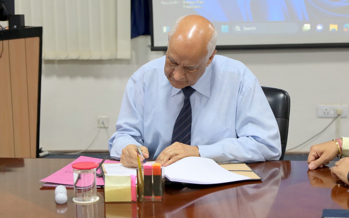 AmityGwalior's tweet photo. #AmityUniversityMadhyaPradesh has signed a MoU with #GETWORKS, India's leading fresher hiring platform, to revolutionize our placement process. Through this agreement, GETWORKS will provide us with their Tech Platform for 3 years. 

@getwork_now https://t.co/PnEkbi6gqJ