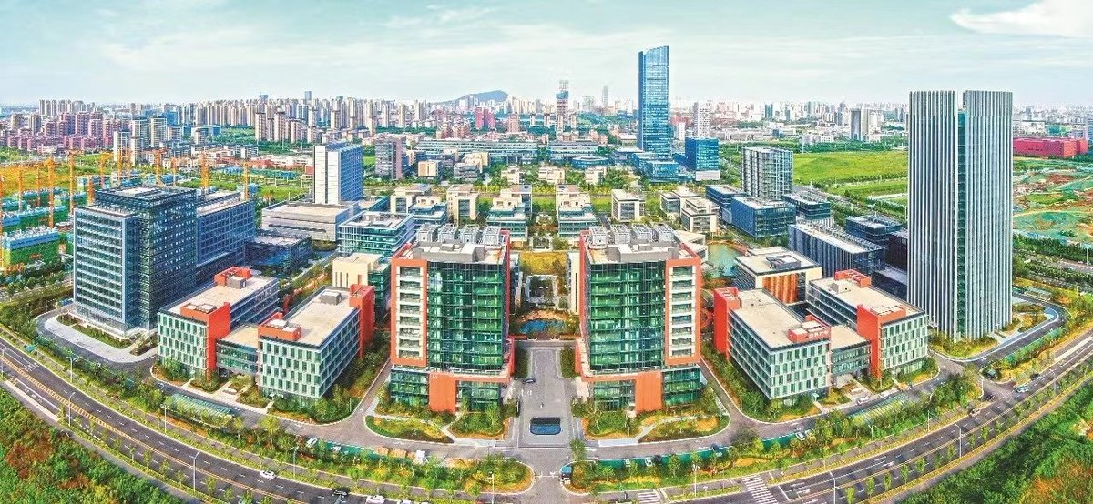 HefeiChina's tweet photo. In Q1, #Hefei signed agreements for 308 new projects with over 200 billion yuan ($27.6 billion) in total investment, marking a 5 percent year-on-year increase! Three of the projects are from Fortune 500 companies, including the second phase of the Volkswagen #Anhui Vehicle Manufacturing Base. [Photo/WeChat account: hfrbwxh] @VW @FortuneMagazine