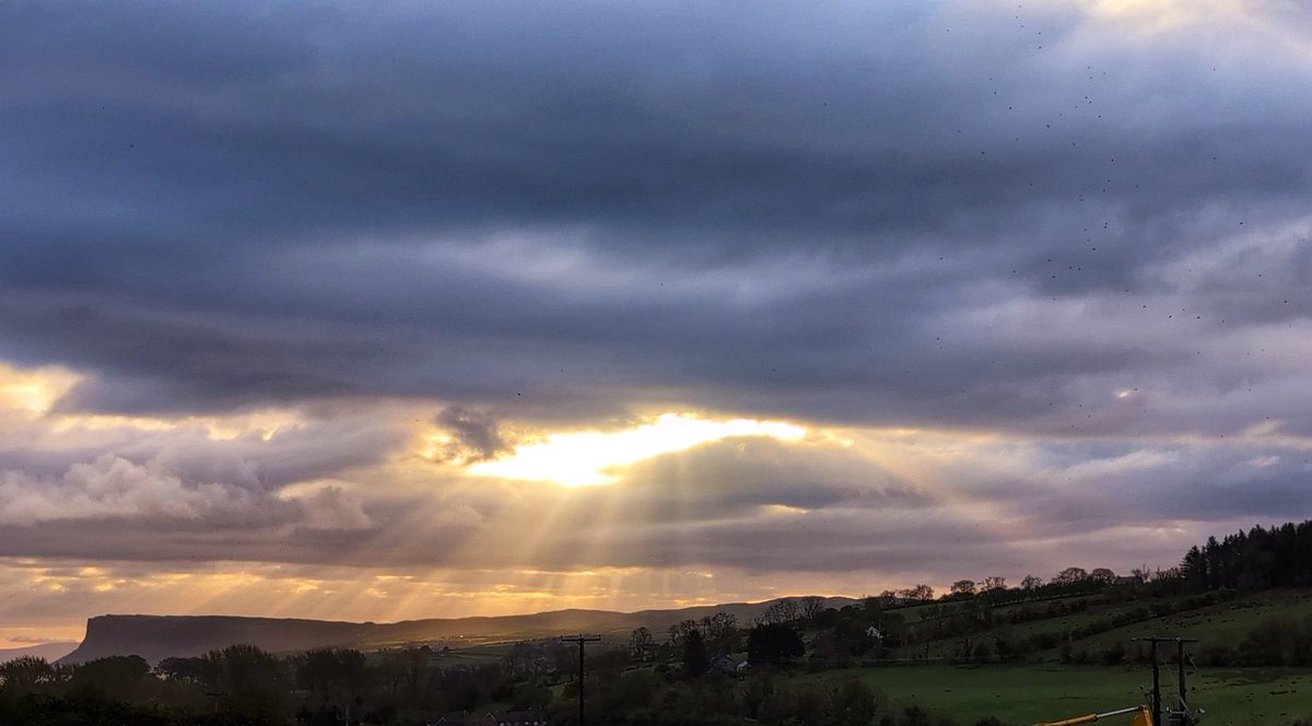 Sunrise on Wednesday morning over Fairhead in North Antrim. 

📸 Anne Kelly • @annlizkelly