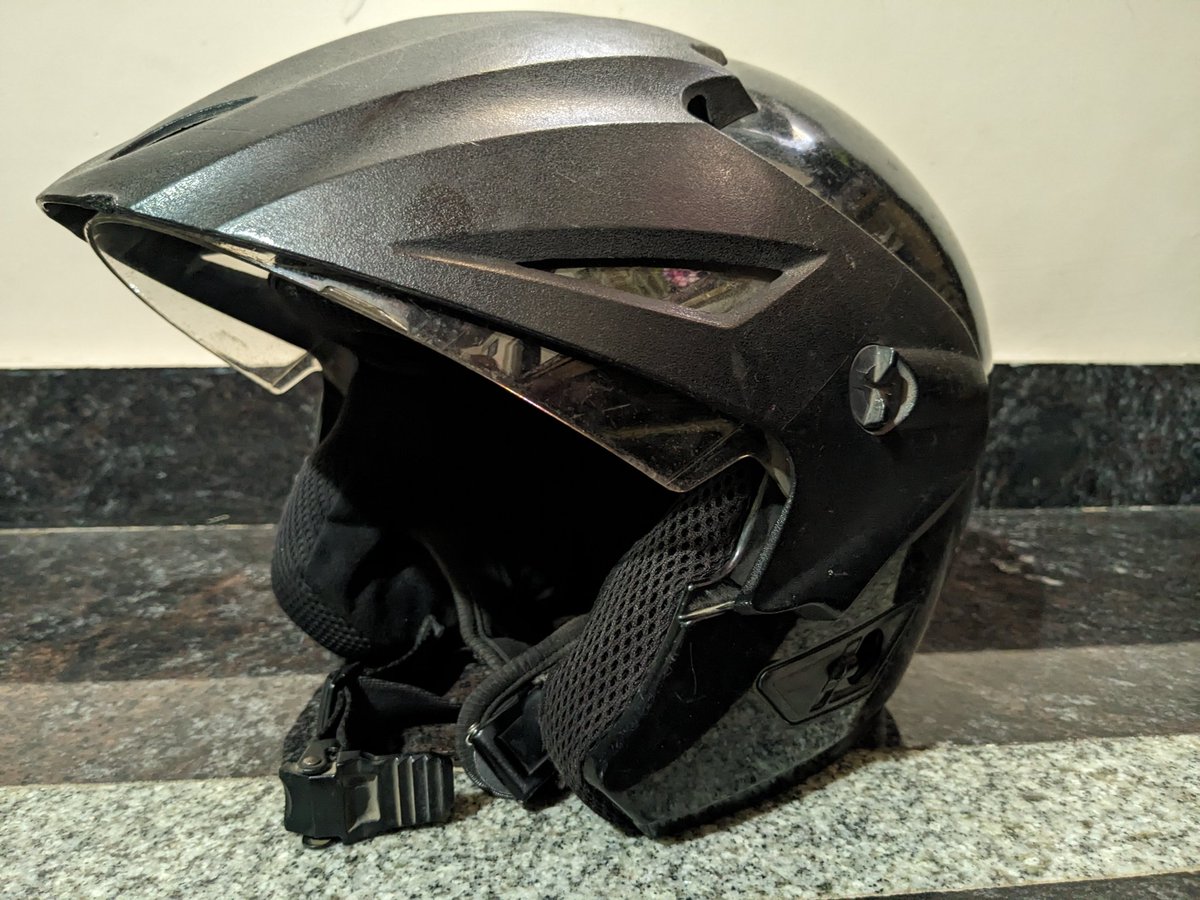 Jolly_Payyan's tweet photo. Same model.

#helmettwitter https://t.co/ED4N1xSCU5