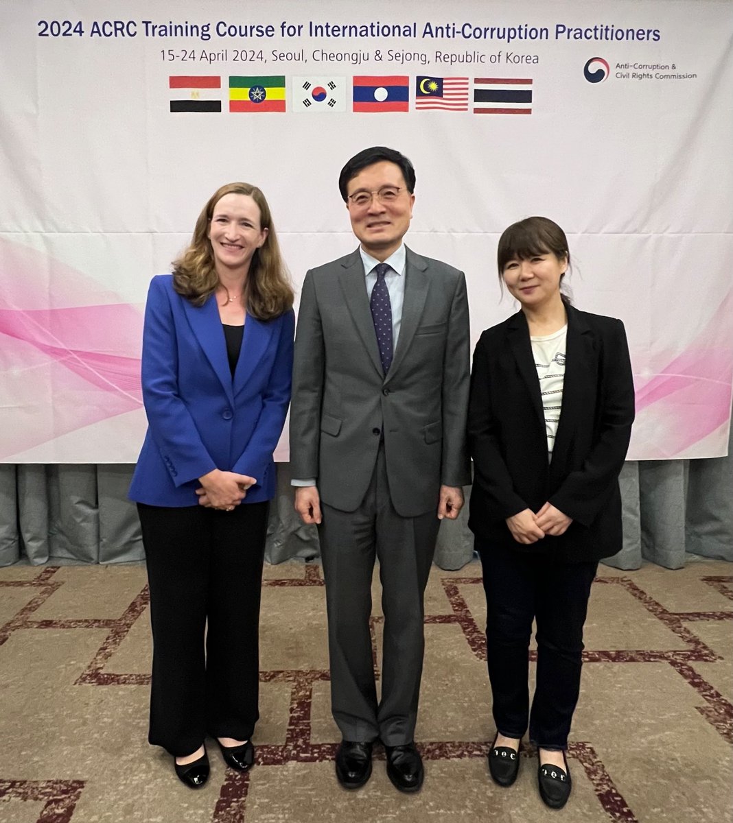 “Hand down a fairer & more transparent 🌍 for future generations to come”- Director Se-Shin as part of 2024 🇰🇷 ACRC Training for Anti- #Corruption Practitioners w/ 🇹🇭🇱🇦🇪🇬🇪🇹🇲🇾🇰🇷

🙏🏻 ACRC #UnitedAgainstCorruption